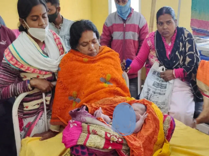 The birth of a baby with 4 arms and 4 legs; Crowds of people to see him | 4 हात आणि 4 पाय असलेल्या बाळाचा जन्म; पाहण्यासाठी लोकांची गर्दी