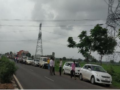 Maratha Kranti Morcha Cakkajam in Badnapur; Aurangabad-Jalna highway jam | बदनापूर येथे मराठा क्रांती मोर्चाचे चक्काजाम; औरंगाबाद-जालना महामार्ग ठप्प 