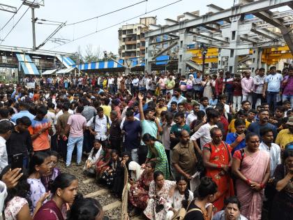 Badlapur Assault Case : railway station amid massive protests,, railway traffic stopped for the whole day  | चिमुकलींसाठी आक्रोश; बदलापुरात उद्रेक, रेल्वे वाहतूक दिवसभर ठप्प 