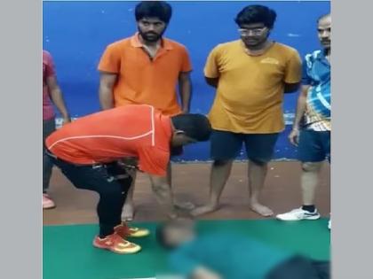 man died by heart attack while playing badminton in- prof jayshankar indoor stadium hyderabad | धक्कादायक! बॅडमिंटन खेळताना अचानक 'तो' खाली कोसळला, हार्ट अटॅकने मृत्यू; मित्र म्हणतात...