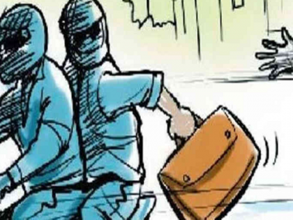 The first attempt failed, the thieves did not leave a trace; 3 lakhs bag looted as soon as he stopped to remove the puncture | पहिला प्रयत्न फसला, चोरट्यांनी पिच्छा नाही सोडला; पंक्चर काढायला थांबताच ३ लाख ढापले