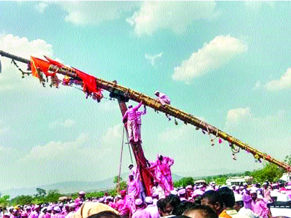 Bad travels in the presence of thousands of devotees: crowd to see Bawdynath | हजारो भाविकांच्या उपस्थितीत बगाड यात्रा :बावधनला बगाड पाहण्यासाठी गर्दी