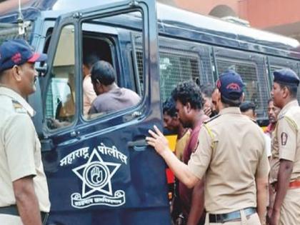 Bangladeshis will be sent home as soon as their sentences are over 13 people were arrested at Chirekhani in Ratnagiri | शिक्षा संपताच बांगलादेशींना मायदेशात पाठविणार; रत्नागिरीतील चिरेखाणीवर १३ जणांना केली होती अटक Bangladeshis will be sent home as soon as their sentences are over 13 people were arrested at Chirekhani in Ratnagiri | शिक्षा संपताच बांगलादेशींना मायदेशात पाठविणार; रत्नागिरीतील चिरेखाणीवर १३ जणांना केली होती अटक