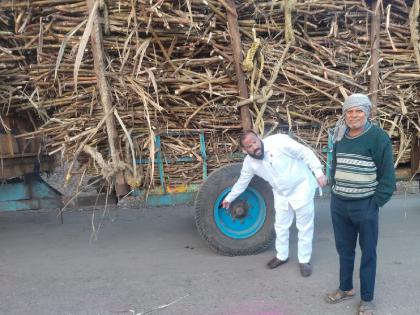 Farmers union aggressive over sugarcane rate, sugarcane transport tractors left airborne in Sangli | Sangli: ऊस दरावरुन शेतकरी संघटना आक्रमक, बहे-बोरगाव येथे ऊस वाहतूक ट्रॅक्टरची हवा सोडली