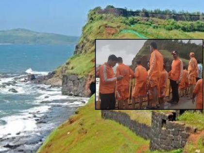 A young woman from Haryana who fell into the sea from a mountain near Bhagwati Fort in Ratnagiri and went missing Search continues | होय! ‘ती’ बेपत्ता तरुणी माझी सुखप्रीत आहे!, हरयाणाहून आलेल्या पित्याला अश्रू झाले अनावर; शोध सुरुच A young woman from Haryana who fell into the sea from a mountain near Bhagwati Fort in Ratnagiri and went missing Search continues | होय! ‘ती’ बेपत्ता तरुणी माझी सुखप्रीत आहे!, हरयाणाहून आलेल्या पित्याला अश्रू झाले अनावर; शोध सुरुच