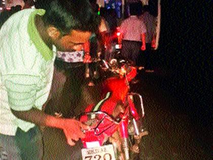 Three seriously injured in the accident | वाडीवºहेनजीक दोन अपघातात तिघे गंभीर