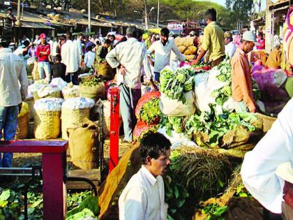 Farmers right to vote again in market committees maharashtra government planning | बाजार समित्यांमध्ये पुन्हा शेतकऱ्यांना मतदानाचा हक्क?, कायद्यात सुधारणा करणार असल्याची माहिती