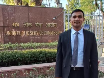 upsc success story of ips bajrang prasad yadav after father murder cracked upsc got 454 rank | वडिलांची झाली हत्या, मारेकऱ्यांना शिक्षा देण्यासाठी 'तो' झाला IPS; फी भरण्यासाठी विकलं धान्य upsc success story of ips bajrang prasad yadav after father murder cracked upsc got 454 rank | वडिलांची झाली हत्या, मारेकऱ्यांना शिक्षा देण्यासाठी 'तो' झाला IPS; फी भरण्यासाठी विकलं धान्य