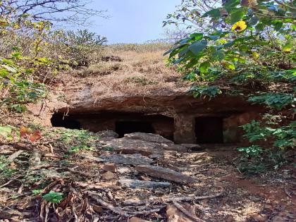 Bakasura castle buried in Gaganbawda ghat 350 feet deep valley construction | गगनबावड्याच्या घाटात दडलाय बकासुराचा वाडा, ३५० फूट खोल दरीत हाय हा वाडा