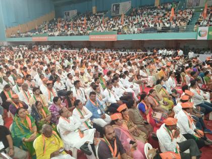 Thousands of activists enter Balewadi Stadium in Pune Home Minister Amit Shah will guide the assembly | Amit Shah: लोकसभेत भाजपला महाराष्ट्रात चांगलाच धक्का; पुण्यात हजारो कार्यकर्त्यांसमोर अमित शहांची रणनिती