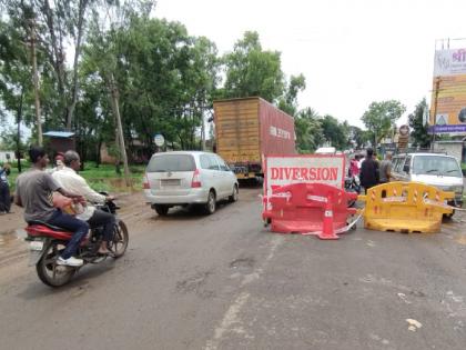 Traffic on Kolhapur Gaganbawda route started, barricades only for safety | कोल्हापूर- गगनबावडा मार्गावरील वाहतूक सुरु, केवळ सुरक्षेसाठी बॅरिकेड्स 