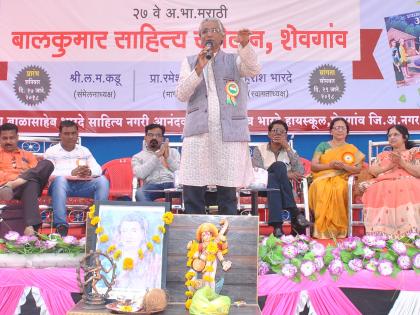 Shevgaon Balakumar Sahitya Sammelan: The textbook writers, poets, and the interaction with the students | शेवगाव बालकुमार साहित्य संमेलन : पाठ्यपुस्तकातील लेखक, कवींनी साधला विद्यार्थ्यांशी संवाद