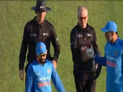 India vs england 3rd odi Ms dhoni views on retirment and reveal why he took ball from umpire | धोनी किती पुढचा विचार करतो बघा!... पंचांकडून चेंडू घेण्याचं 'हे' होतं कारण