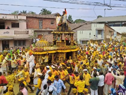 changbhal alarm, Balumama Rathotsav is completed, Rath left for Adamapur from Nidhori kolhapur | Kolhapur News: 'चांगभलं'चा गजर, भंडाऱ्याच्या उधळणीत बाळूमामांचा रथोत्सव संपन्न; निढोरीतून रथ आदमापूरकडे रवाना