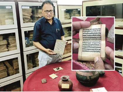 Eight and a half lakh pages of rare manuscripts in crisis at the Dr.BAMU; Aspire to Digitization of Pages | विद्यापीठात ५ भाषा, ११ लिप्यांतील दुर्मिळ हस्तलिखितांची तब्बल साडेआठ लाख पाने संकटात