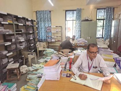 5,000 applications received online for 73 professor posts in the BAMU university, counting of postal applications begins | विद्यापीठातील प्राध्यापकांच्या ७३ जागांसाठी ५ हजार ऑनलाईन अर्ज, पोस्टल अर्जाची मोजणी सुरू 5,000 applications received online for 73 professor posts in the BAMU university, counting of postal applications begins | विद्यापीठातील प्राध्यापकांच्या ७३ जागांसाठी ५ हजार ऑनलाईन अर्ज, पोस्टल अर्जाची मोजणी सुरू