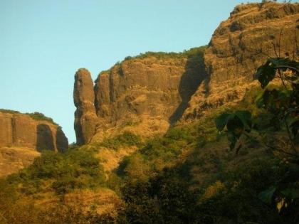 Climbers shoot arrows, sir. After thirty hours of effort, the expedition is over | गिर्यारोहकांनी बाण सुळका केला सर, तीस तासांच्या प्रयत्नानंतर मोहीम फत्ते