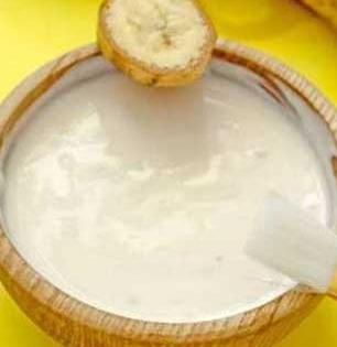 थंडीत केळी खा पण साल फेकू नका, पाहा केळीच्या सालींचे २ उपयोग, चेहरा चमकेल फेशियलपेक्षा जास्त