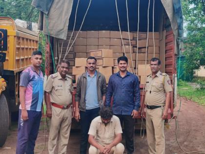 A person from Solapur was detained in connection with liquor traffic, Banda police action | Sindhudurg: गोवा बनावटीच्या दारूसह ३६ लाखांचा मुद्देमाल जप्त, सोलापुरातील एक जण ताब्यात