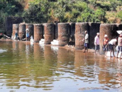 In Chafewadi, 70 tribal families stored water in the dam through labor | चाफेवाडीत 70 आदिवासी कुटुंबांनी श्रमदानातून बंधाऱ्यात साठवले पाणी