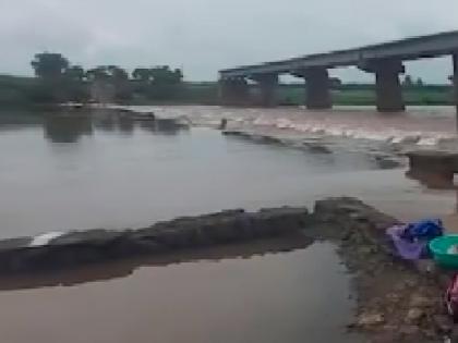 Heavy rain in Kolhapur, four dams including Rajaram under water | परतीच्या पावसाने कोल्हापूर शहराला दुसऱ्या दिवशीही झोडपले, ‘राजाराम’सह चार बंधारे पाण्याखाली