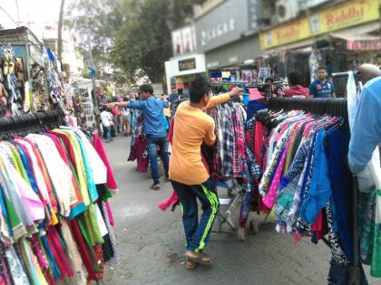 mumbai high court directive to bmc to take action against unlicensed vendors from bandra hill road | वांद्रे येथील हिल रोडवरील विनापरवाना विक्रेत्यांना हटवा; हायकोर्टाचे मुंबई मनपाला निर्देश