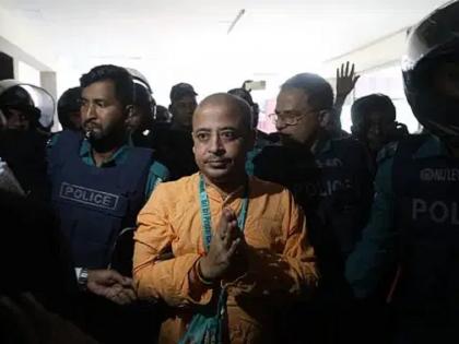 Chinmoy Krishna Das arrested in Bangladesh Who is Chinmoy Krishna Das | ज्यांच्या अटकेमुळे बांग्लादेश पेटला, ते चिन्मय कृष्ण दास नेमके आहेत तरी कोण ?