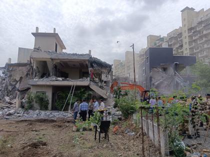 pimpari-chinchwad 36 bungalows in the blue flood line of Indrayani razed to the ground in Indrayani River in Chikhali area | चिखलीत इंद्रायणीच्या निळ्या पूररेषेतील ३६ बंगले जमीनदोस्त;सर्वोच्च न्यायालयाच्या आदेशानंतर महापालिकेची कारवाई pimpari-chinchwad 36 bungalows in the blue flood line of Indrayani razed to the ground in Indrayani River in Chikhali area | चिखलीत इंद्रायणीच्या निळ्या पूररेषेतील ३६ बंगले जमीनदोस्त;सर्वोच्च न्यायालयाच्या आदेशानंतर महापालिकेची कारवाई