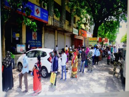 Banks in hotspot areas closed in the pune ... ATMs will remain open | पुणे शहरातील हॉटस्पॉट भागातील बँका बंदच... एटीएम राहणार सुरू