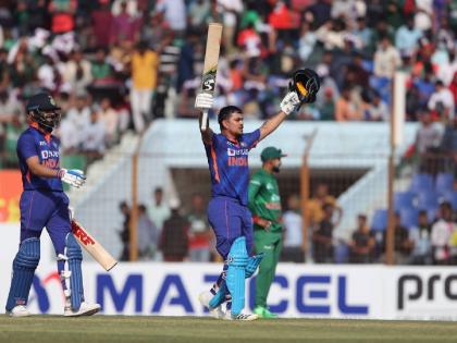 IND vs BAN, 3rd ODI : Double hundred for Ishan Kishan from 126 balls, fastest ever in ODI history. | IND vs BAN, 3rd ODI : इशान किशनने झळकावले वन डेतील सर्वात जलद द्विशतक! २३ चौकार, ९ षटकारांची आतषबाजी