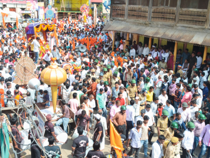 Commitment of faith to 'Bappa' in Khamagaga | खामगावात ‘बाप्पा’ला श्रद्धेचा निरोप