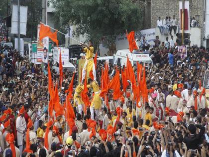 पुनरागमनायच.....विसर्जन मिरवणुकीत क्लिक झालेले बाप्पा..!