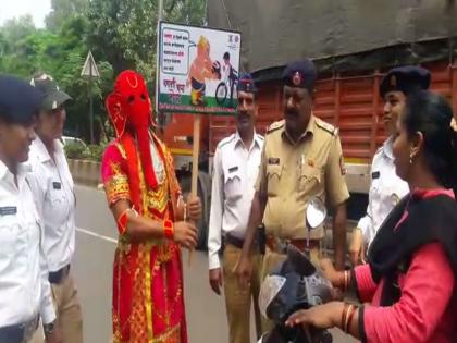 In Nashik, Ganapati Bappa is using the Helmets. Public awareness | नाशिकमध्ये गणपती बाप्पा करतोय हेल्मेट वापरासंदर्भात जनजागृती 