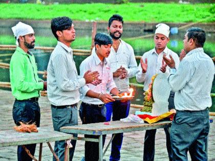 Wrap the ball at the ball | गणरायाला वाजतगाजत निरोप