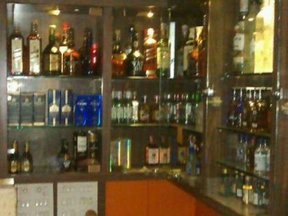 Thieves stare at liquor stores in Nagpur! | नागपुरात  चोरट्यांची मद्यालयांवर वक्रदृष्टी!