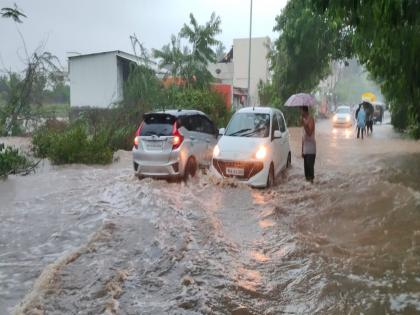 Pune Rain: Heavy rain in Pune district; Stream floods in Baramati area, houses, agriculture in water, roads closed | Pune Rain: पुणे जिल्ह्यात पावसाचे तांडव; बारामती परिसरात ओढ्याला पूर, घरे, शेती पाण्यात, रस्ते बंद