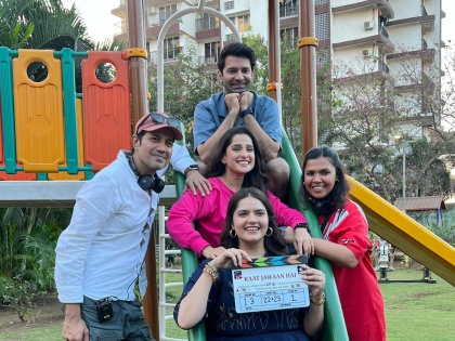 Priya Bapat will appear in another Raat Jawan Hai Hindi web series directd by Sumeet Vyas photos from the set go viral | प्रिया बापट आणखी एका हिंदी वेबसीरिजमध्ये झळकणार, सुमित व्यास करणार दिग्दर्शन