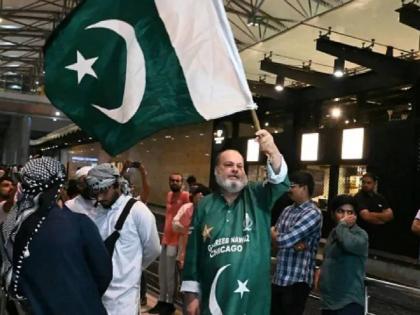 ICC ODI World Cup 2023 : Pakistan Superfan 'Bashir Chacha' Detained After He Waves Pakistani Flag At Hyderabad Airport, he says | भारतात चुकीला माफी नाही! पाकिस्तान क्रिकेटचा सुपरफॅन 'बशीर चाचा' हैदराबाद पोलिसांच्या ताब्यात 