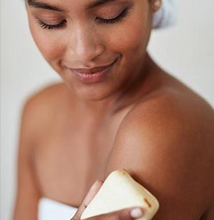 How many times to use soap : दररोज साबणाने आंघोळ करता? तज्ज्ञ म्हणतात- आठवड्यातून फक्त ‘या’ दिवशी करा साबणाने आंघोळ, नाहीतर त्वचा...