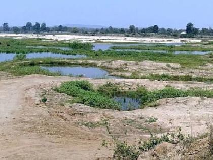 Bawanthadi river on the verge of death due to huge subsidence and smuggling of sand | धक्कादायक ! बावनथडी नदी मृत होण्याच्या मार्गावर; तस्करांच्या वॉच सिस्टीमपुढे यंत्रणा हतबल