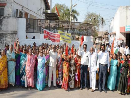 Demonstration of BD workers for inflation allowance | महागाई भत्त्यासाठी विडी कामगारांची निदर्शने