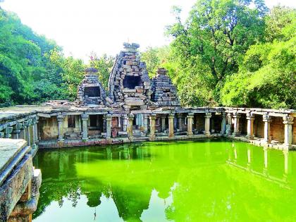 1200 year old Kapoor Baoli in ramtek counting the last element | १२०० वर्षांपूर्वीची ऐतिहासिक कपूर बावडी मोजतेय अखेरच्या घटका!