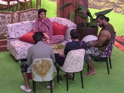 Bigg Boss Marathi 5 : Abhijit, Paddy Bhau and Ankita talk about Tai for years | Bigg Boss Marathi 5 : अभिजित, पॅडी भाऊ आणि अंकीता यांच्यामध्ये झाली वर्षां ताईंबद्दल चर्चा