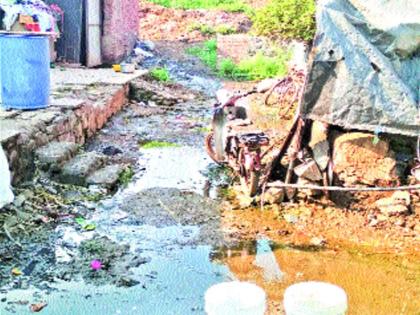 Baby canal water enters the house | बेबी कालव्याचे पाणी शिरले घरात