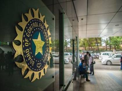 BCCI starts talks with airlines for IPL | आयपीएलसाठी बीसीसीआयची विमान कंपन्यांसोबत चर्चा सुरू