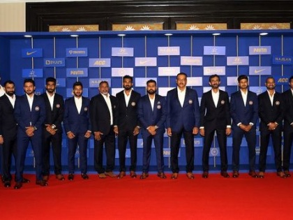 jasprit bumrah and Cheteshwar Pujara honored by BCCI; See which other cricketers got the awards... | बुमराह आणि पुजारा यांचा बीसीसीआयने केला सन्मान; अजून कोणत्या क्रिकेटपटूंना मिळाले पुरस्कार पाहा...