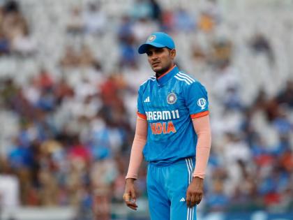 bcci said, Team India batter Shubman Gill will not be travelling with the team to Delhi on 9th October 2023 and he set to miss the team’s next fixture against Afghanistan in Delhi | IND vs AFG : गिलच्या आजाराने दिले अ'शुभ' संकेत; BCCIने दिली माहिती, भारताची डोकेदुखी वाढली