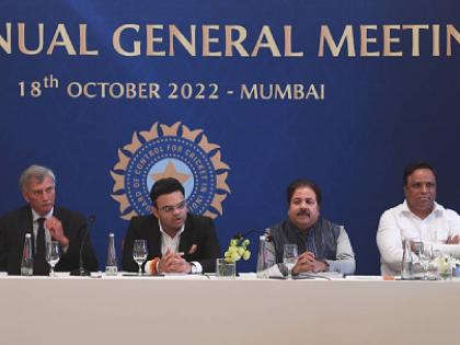 BCCI President Roger Binny, Vice-President Rajiv Shukla to travel to Pakistan for Asia Cup upon PCB invitation, but some report say BCCI officials to boycott Pakistan visit for Asia Cup | मोठी बातमी : BCCI ने निमंत्रण स्वीकारलं? Asia Cup ची मॅच पाहण्यासाठी पदाधिकारी पाकिस्तानात जाणार