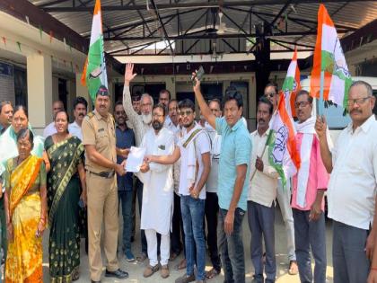 Congressmen on the streets to protest against central government in support of Rahul Gandhi | राहुल गांधींच्या समर्थनार्थ काँग्रेसजन रस्त्यावर; केंद्र सरकारचा केला निषेध