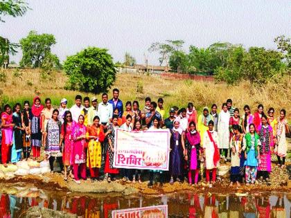 Forestry bund built by future teachers | भावी शिक्षकांनी बांधला वनराई बंधारा